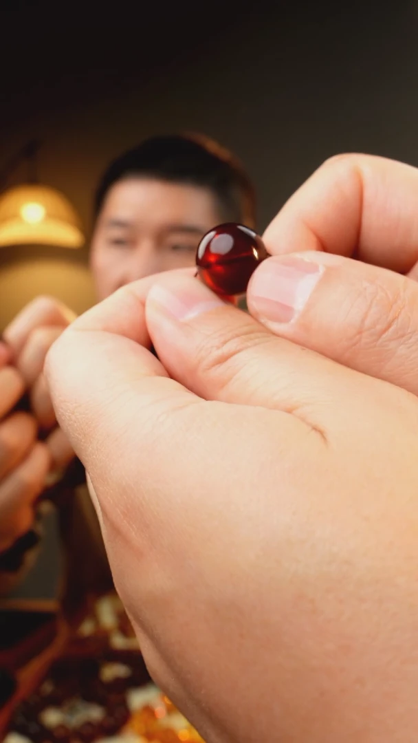 【闪购商品】琥珀裸石未镶嵌16+血珀单珠