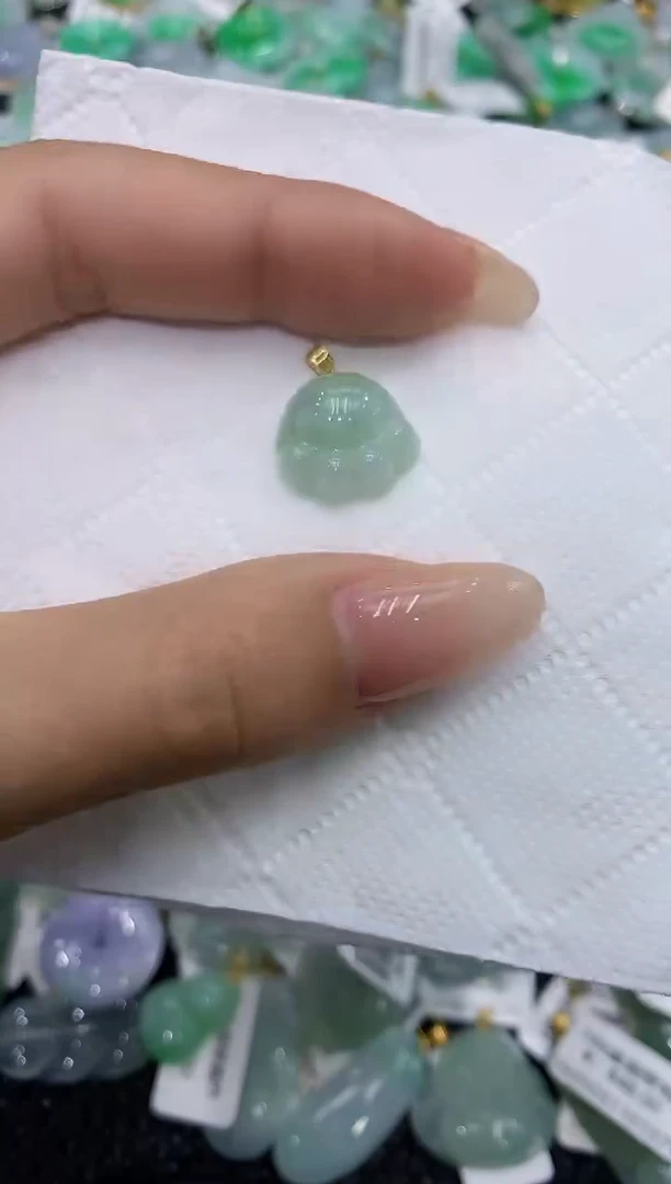 翡翠18K金镶嵌颈饰111111111111