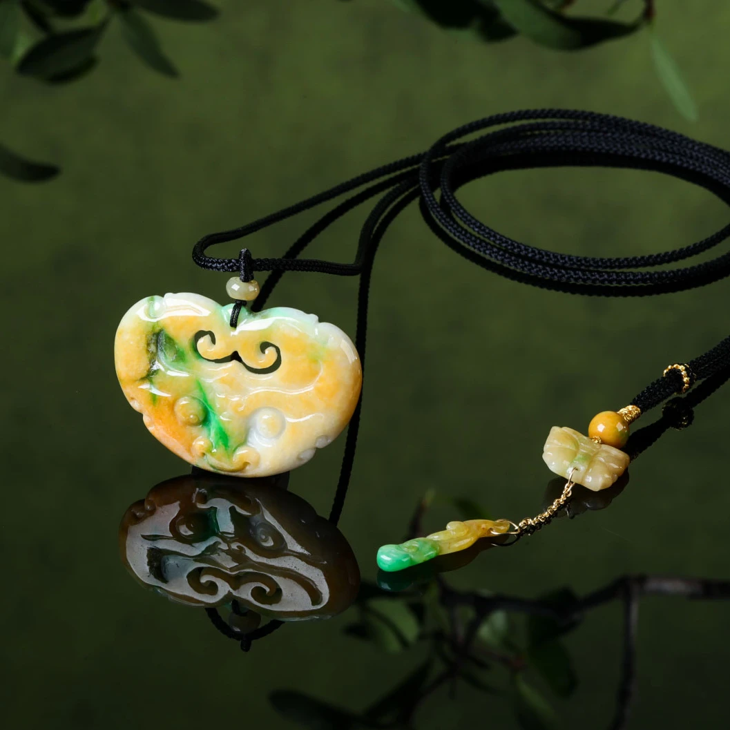 【意婵】18k金天然缅A老翡翠精雕平安锁项链-916147