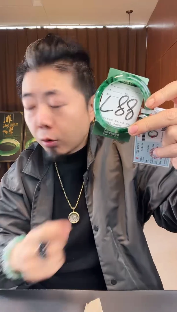 【闪购商品】石英质玉手镯未镶嵌非洲翠