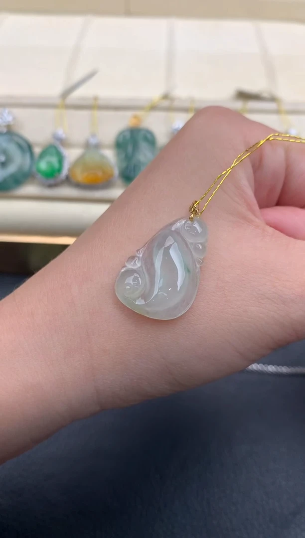 翡翠18K金镶嵌颈饰Q94