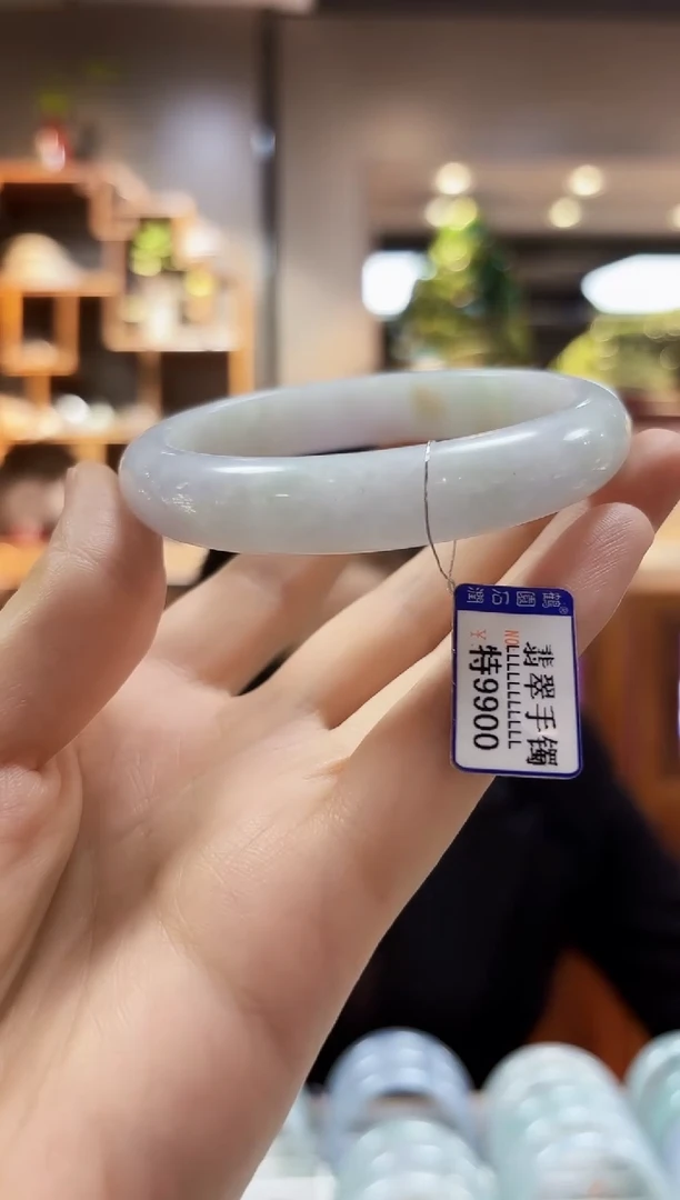 【闪购商品】翡翠颈饰未镶嵌62手镯