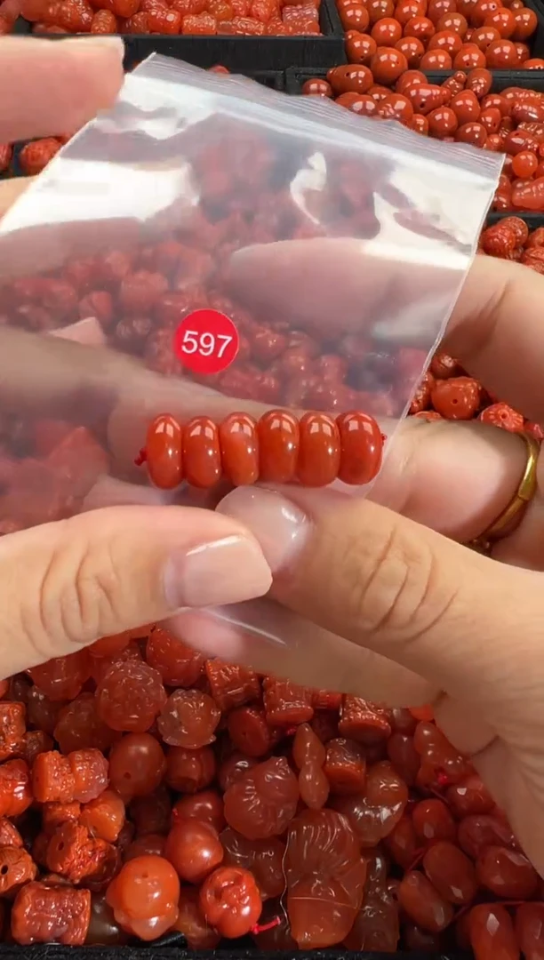 颈饰未镶嵌南红玛瑙1