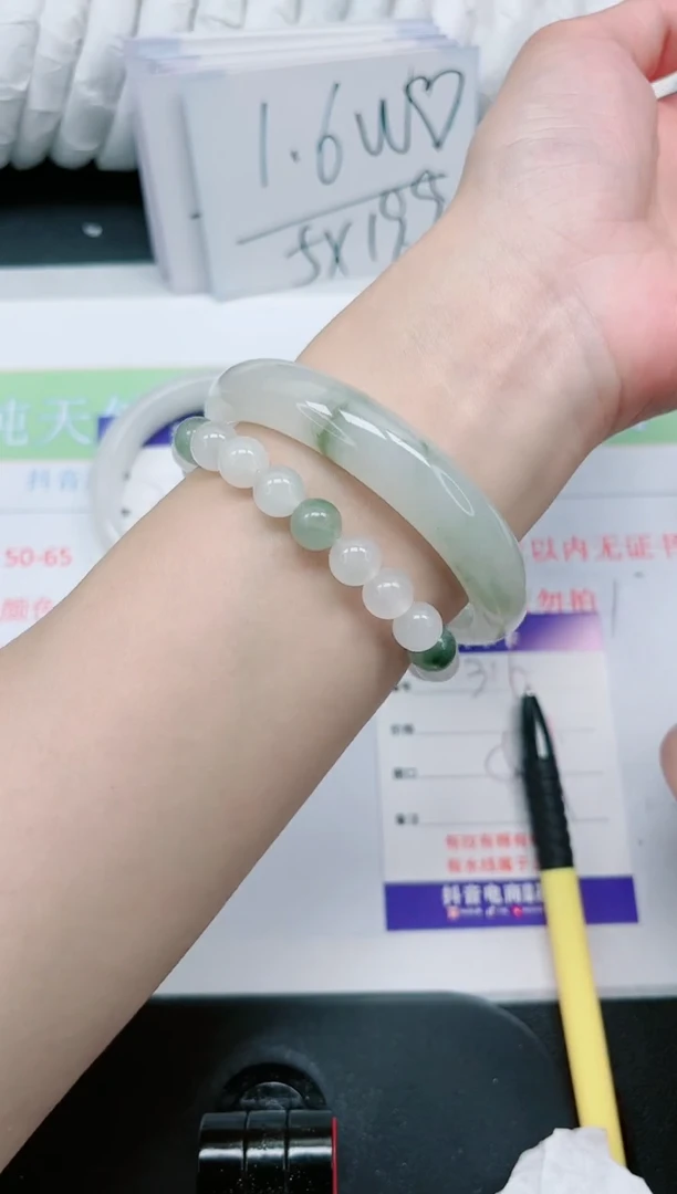 【闪购商品】石英质玉手镯未镶嵌316
