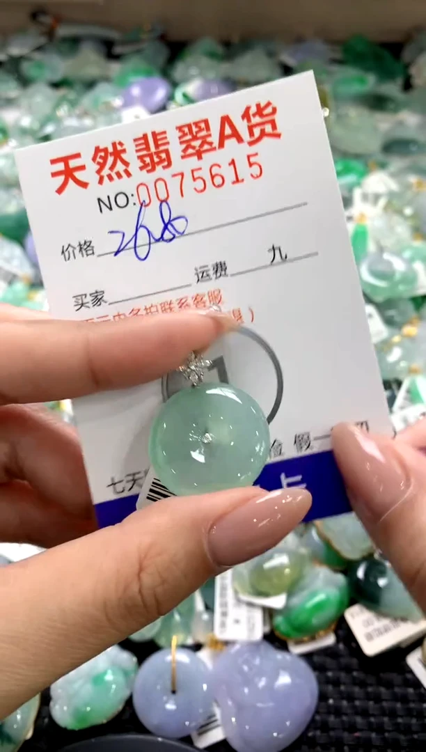 颈饰18K金镶嵌翡翠1111111111111111