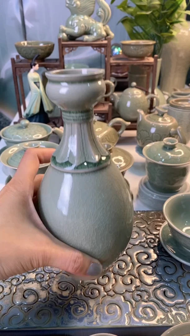 耀州窑百级碎花口菇瓶 微瑕处理 一个