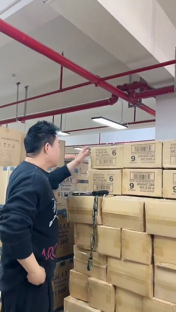 S258 【大牌原单】 户外手套 防风加厚 颜色随机