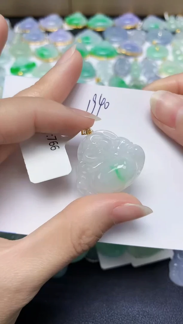 翡翠18K金镶嵌颈饰 天然缅甸翡翠A货