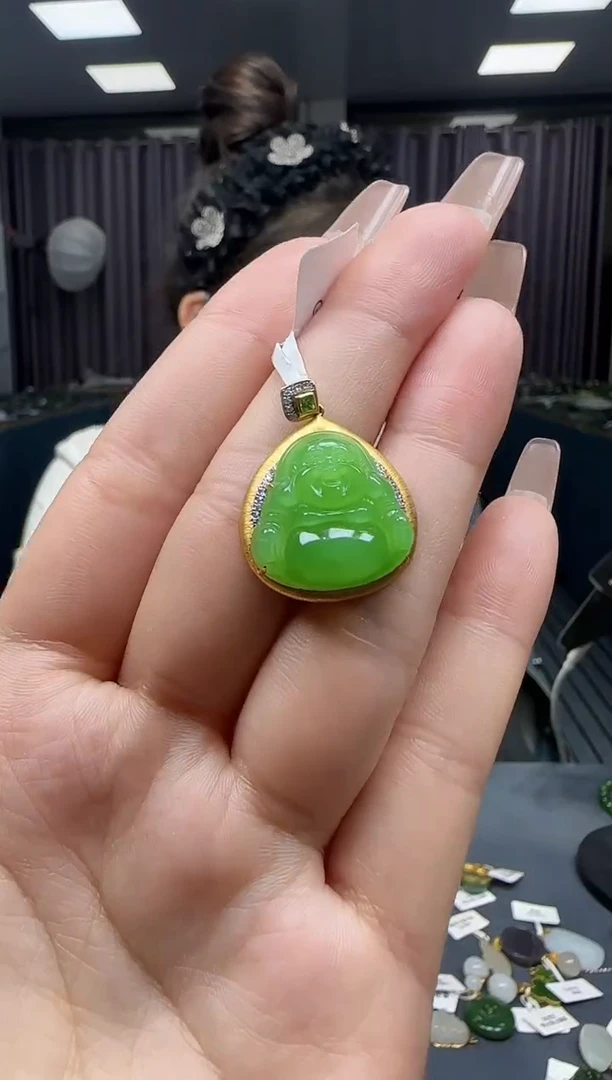 【闪购商品】和田玉挂件18K金镶嵌1