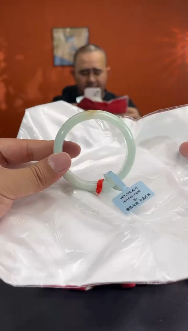 未镶嵌手镯翡翠5        圈口52