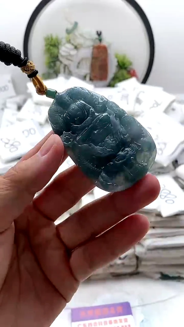 颈饰未镶嵌翡翠大日如来