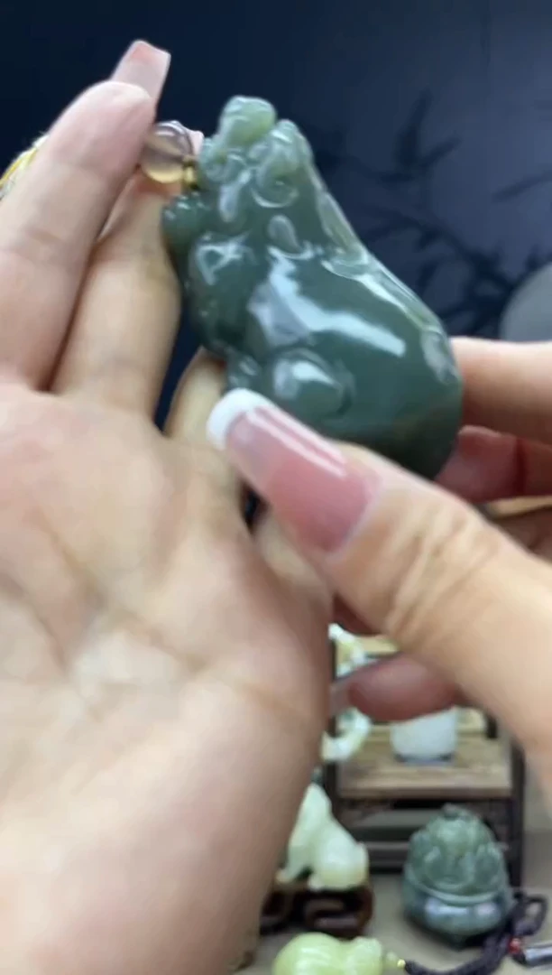 颈饰未镶嵌和田玉1
