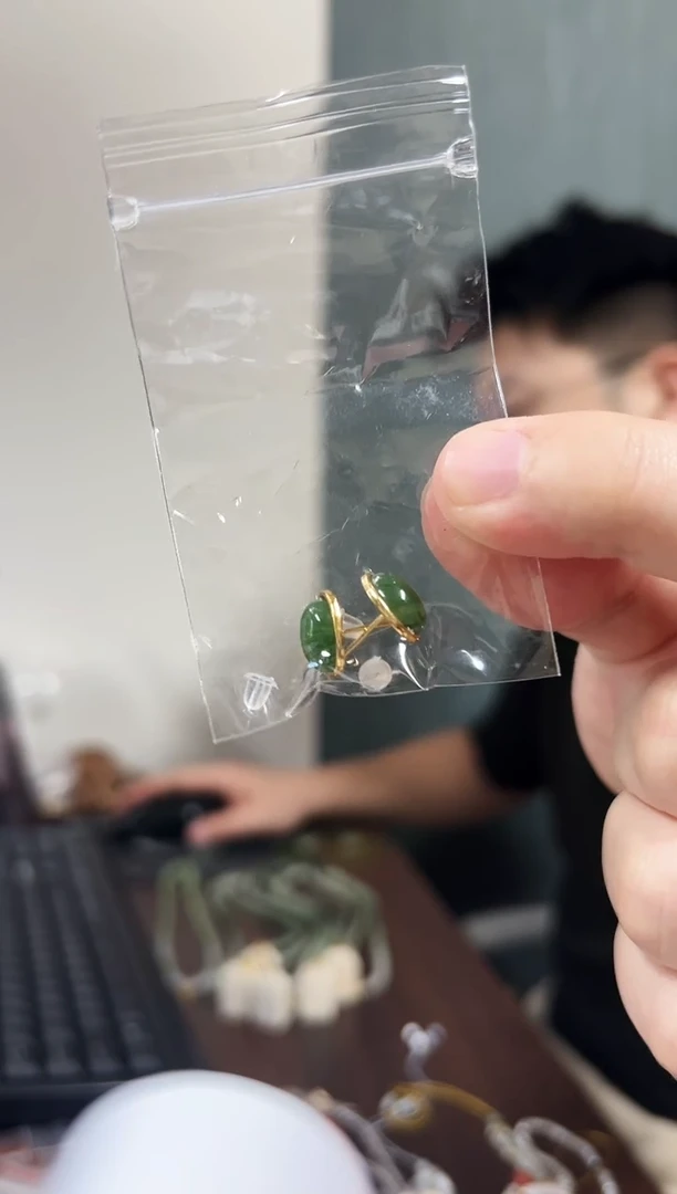 和田玉未镶嵌耳饰是****³和田耳钉