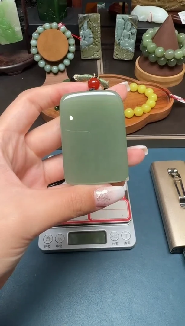 未镶嵌和田玉挂件by