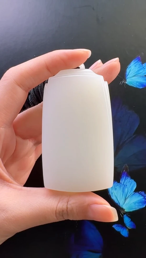 颈饰未镶嵌和田玉吊坠