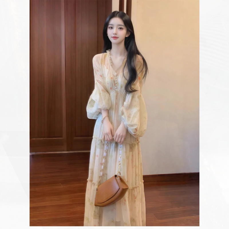 法式桔梗V领碎花连衣裙女春季度假风气质超仙收腰长裙子