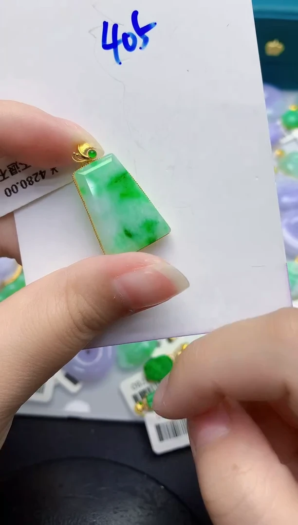 颈饰18K金镶嵌翡翠缅甸天然翡翠A货