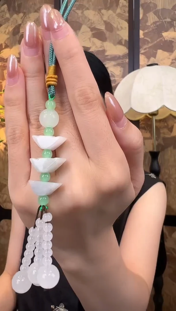 翡翠挂件未镶嵌翡翠