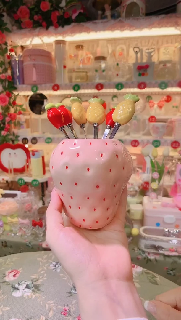 摆件开播福利数量不多，快抢！粉色草莓水果叉