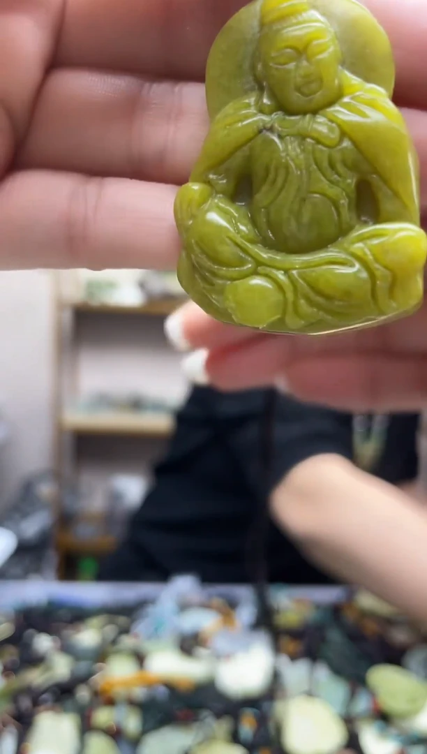 未镶嵌岫玉吊坠`