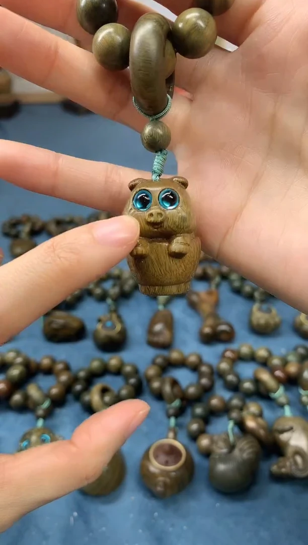 【闪购商品】维腊木（绿檀）把件小猪 盘玩件