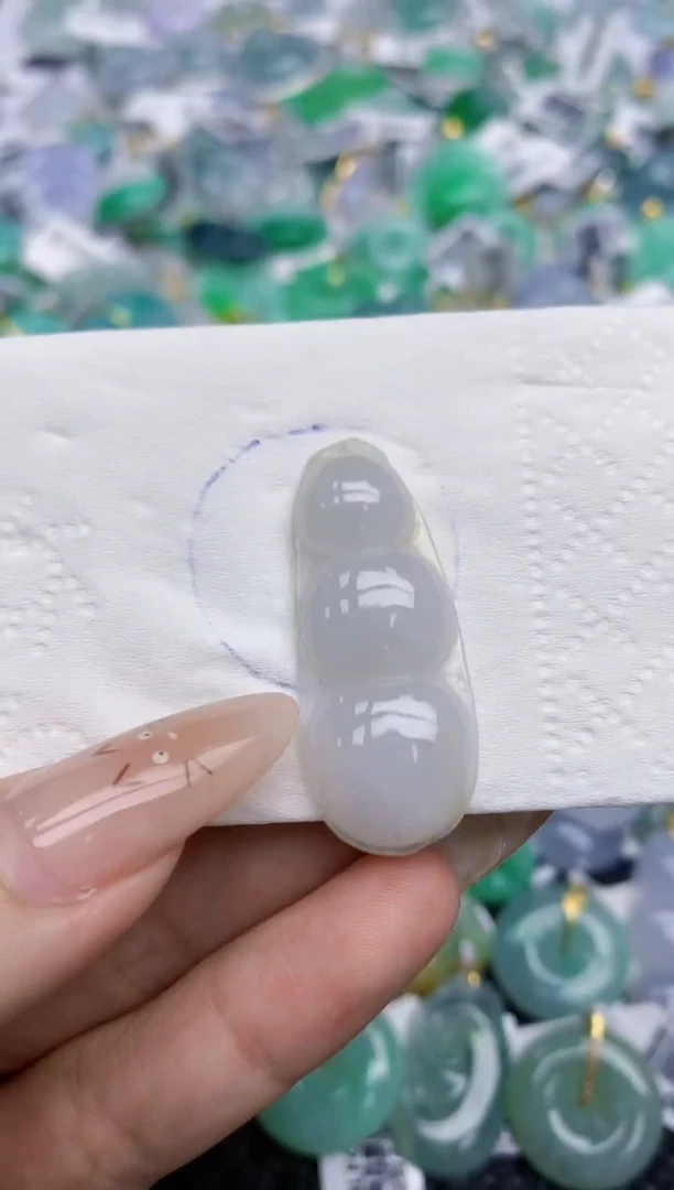 翡翠未镶嵌颈饰   天然翡翠A货