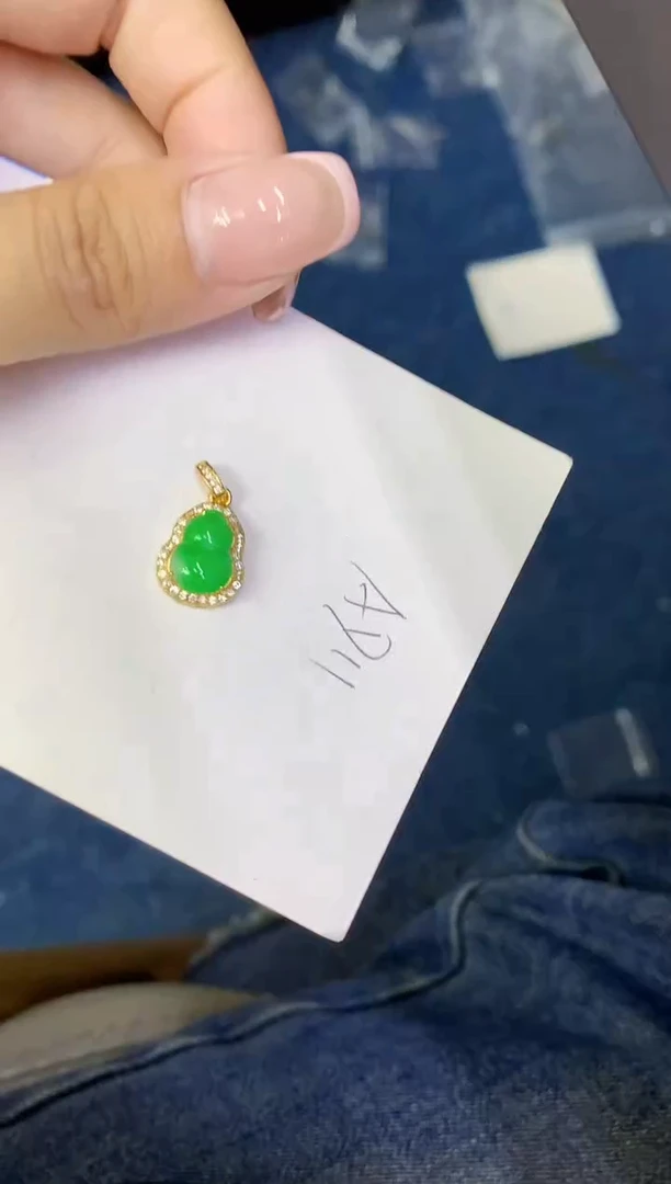 翡翠未镶嵌颈饰缅甸天然翡翠A货