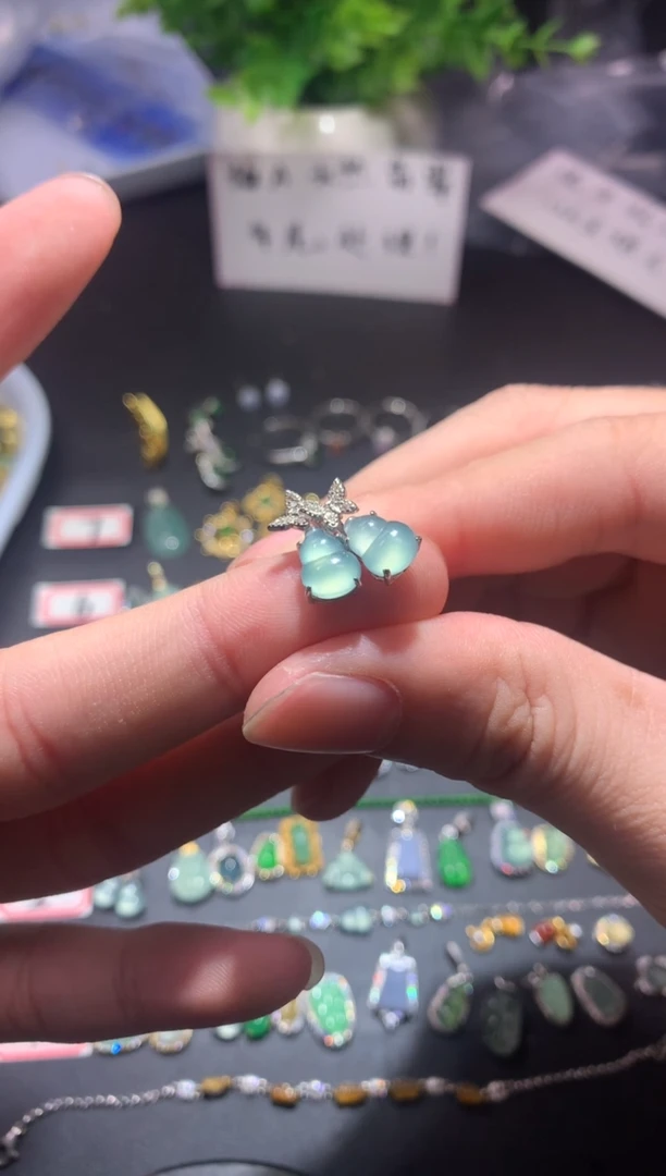 颈饰银S925镶嵌翡翠旺****?1