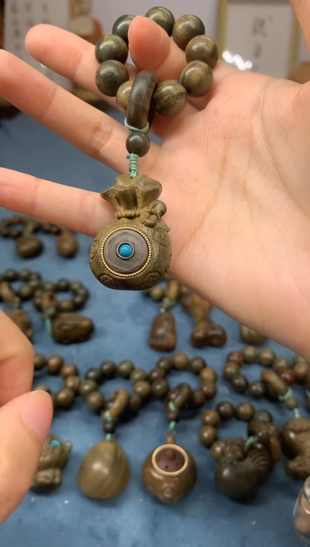 【闪购商品】维腊木（绿檀）把件赚钱袋 盘玩件