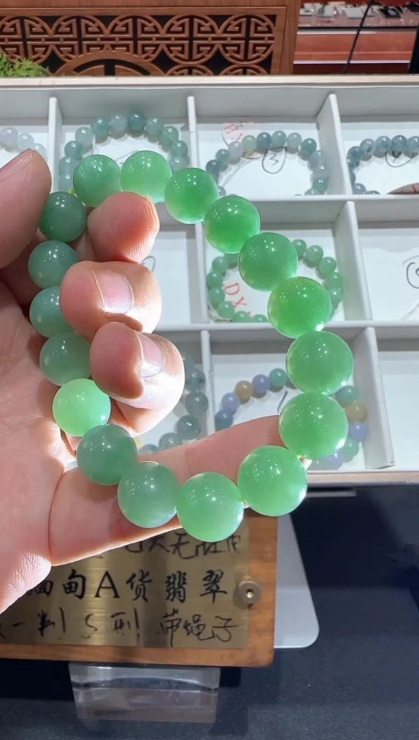 翡翠挂件未镶嵌A货翡翠多样性孤品