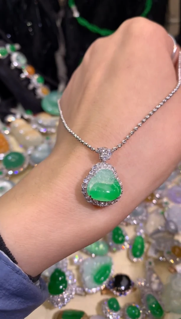 【闪购商品】翡翠吊坠(赠链)18K金镶嵌十一缅甸翡翠K金镶嵌套链