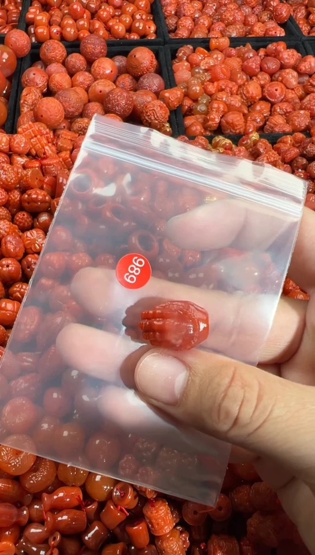 南红玛瑙未镶嵌颈饰1