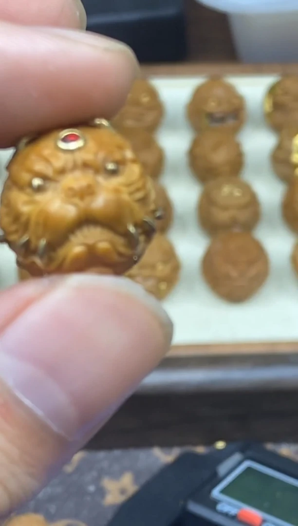 吊坠猴头核桃新款 狗王 重工 红色