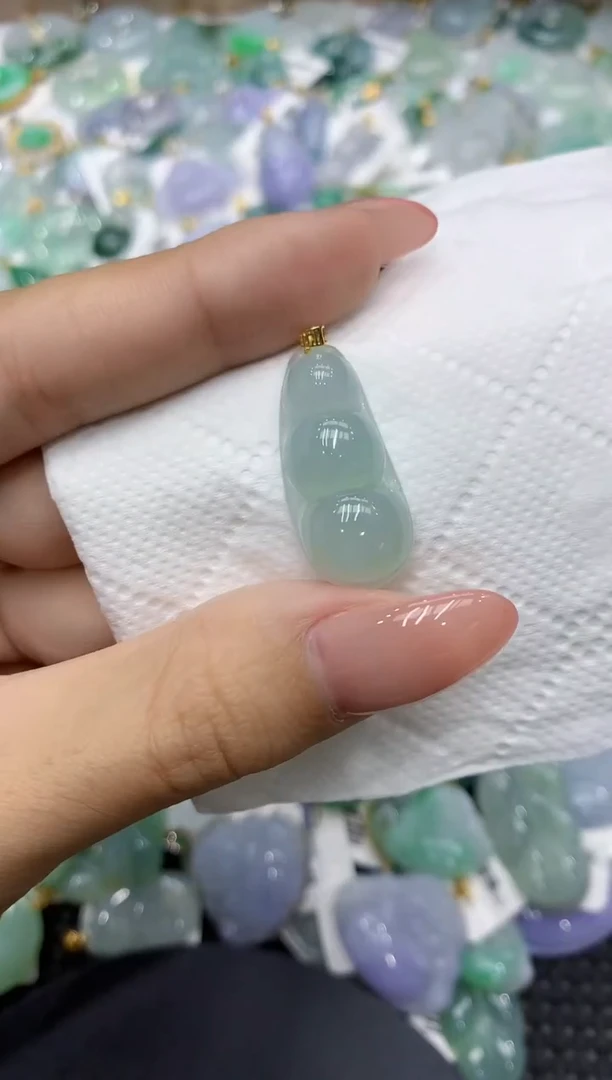 颈饰18K金镶嵌翡翠111111111111