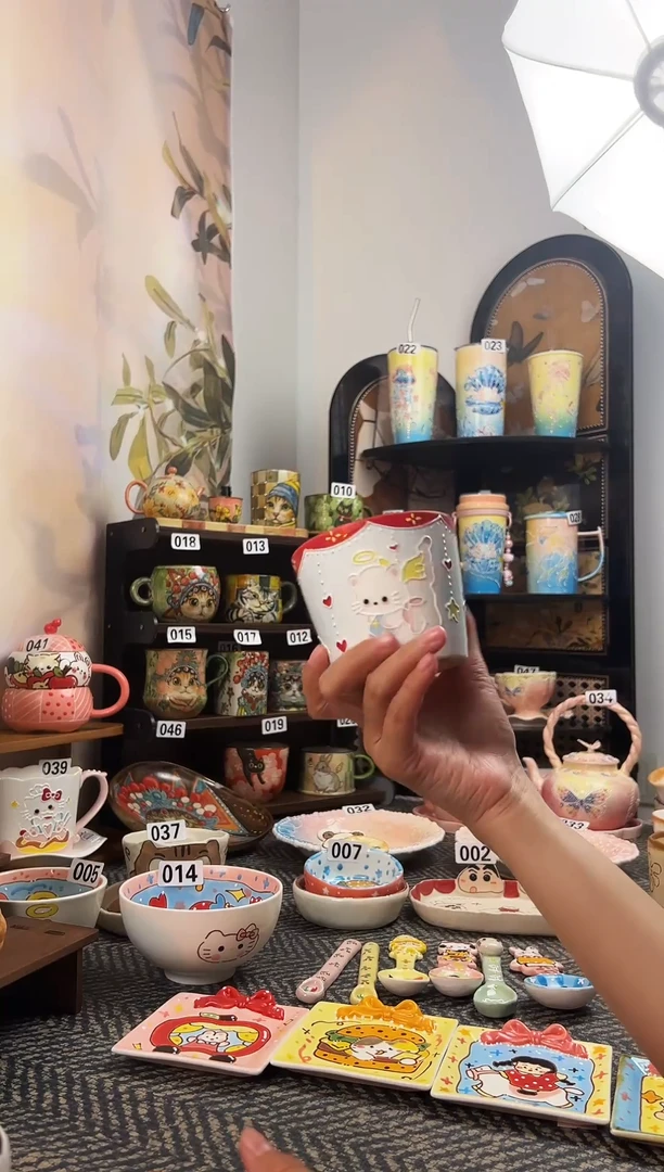 景德镇春序老师独家设计款手绘杯杯