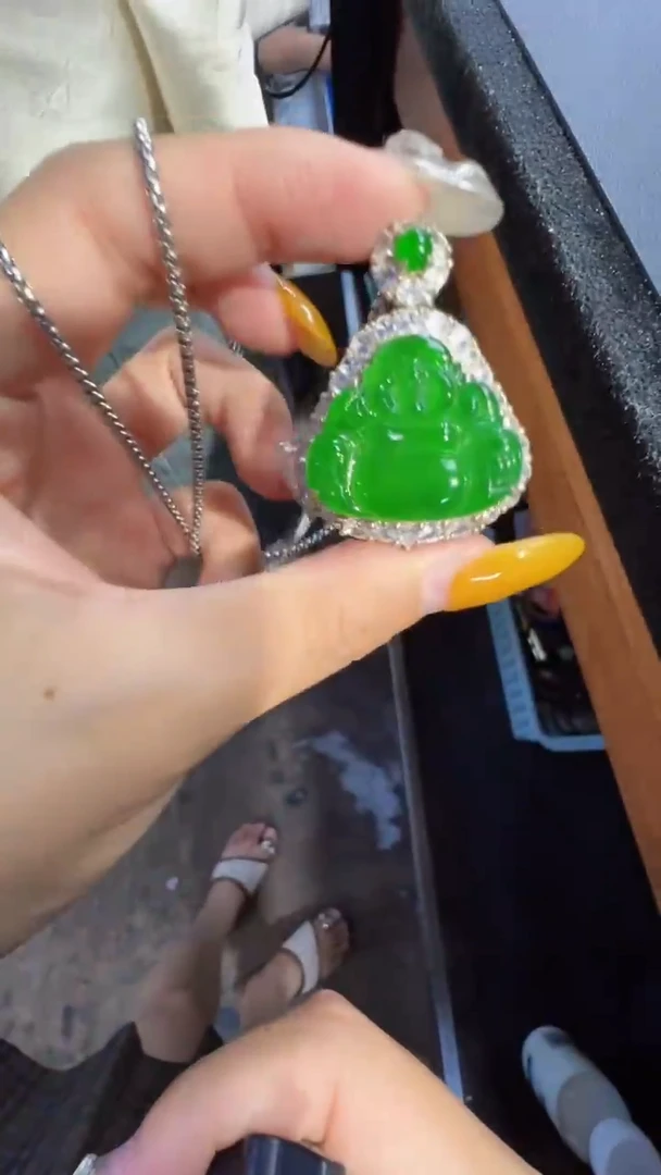 定制翡翠未镶嵌翡翠A货有轻微色差属于正常现象，佛公多样性发货1