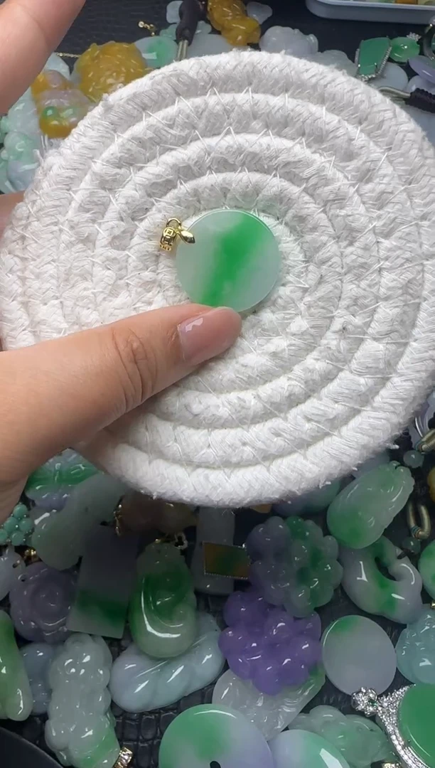 颈饰未镶嵌翡翠缅甸翡翠吊坠
