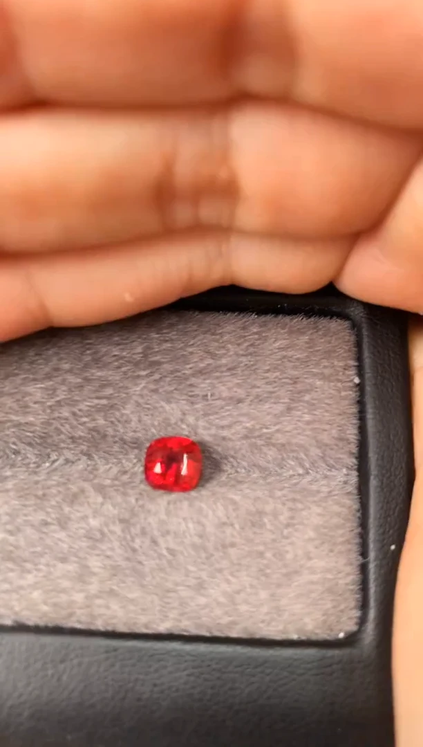 未镶嵌裸石定制尖晶石爱****狗枕型 红色调 1.28ct