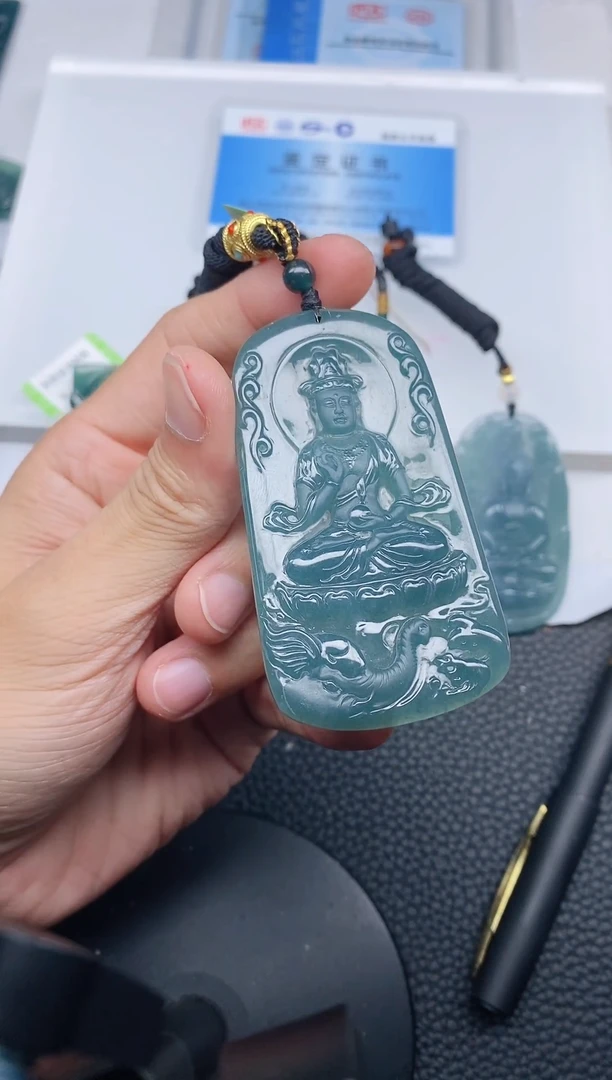 颈饰未镶嵌翡翠
