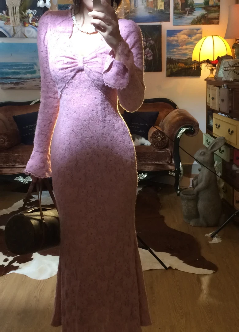 《梅子》2024冬季粉色弹力蕾丝修身显瘦连衣裙长裙J222