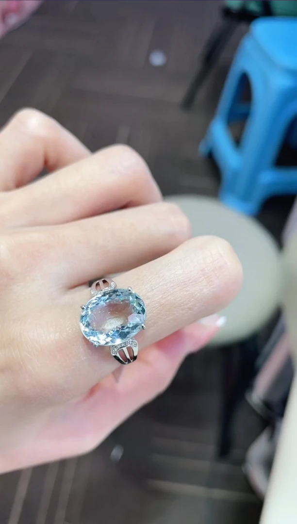 【闪购商品】海蓝宝石戒指18K金镶嵌·
