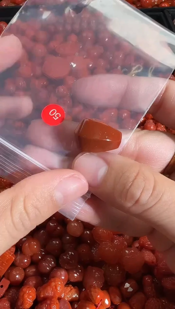 颈饰未镶嵌南红玛瑙1