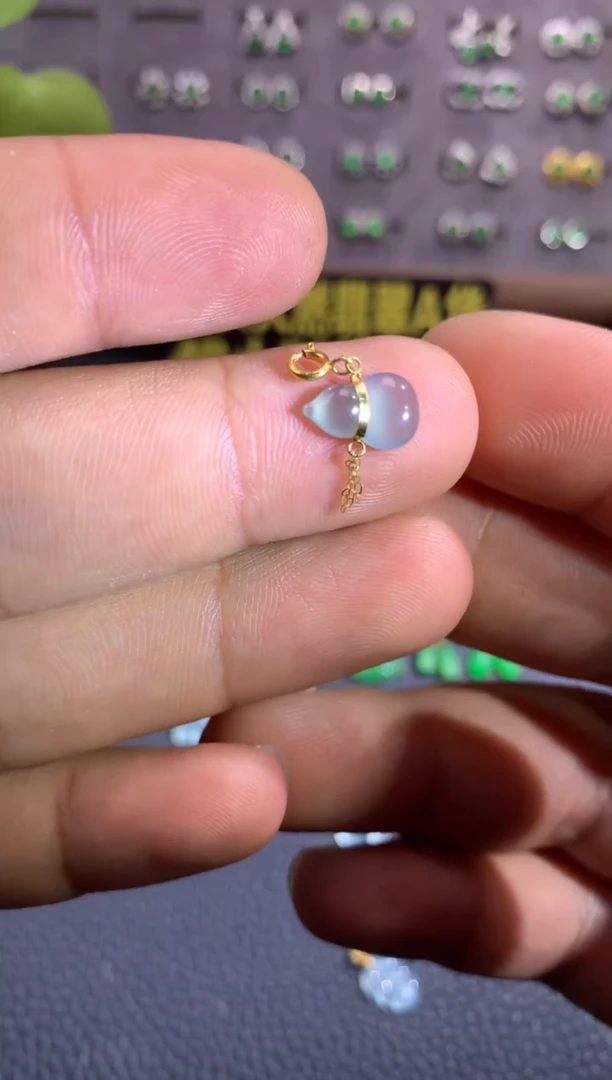 吊坠(不含链)18K金镶嵌翡翠天然翡翠A货，年尾清货价