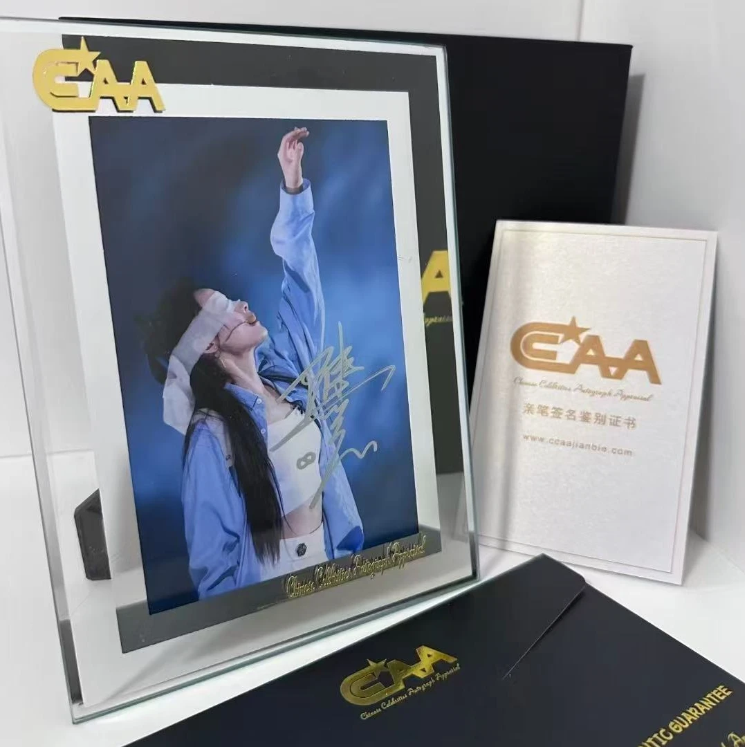 陈丽君亲笔签名 带证书 官网可查 玻璃裱框礼盒礼袋包装