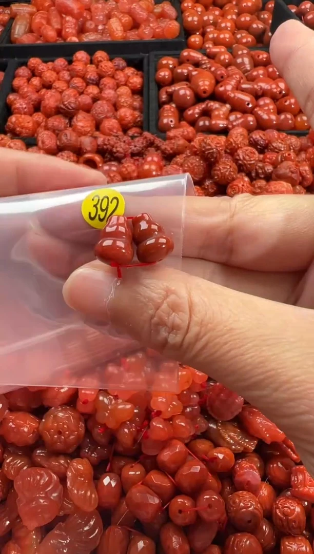 颈饰未镶嵌南红玛瑙1