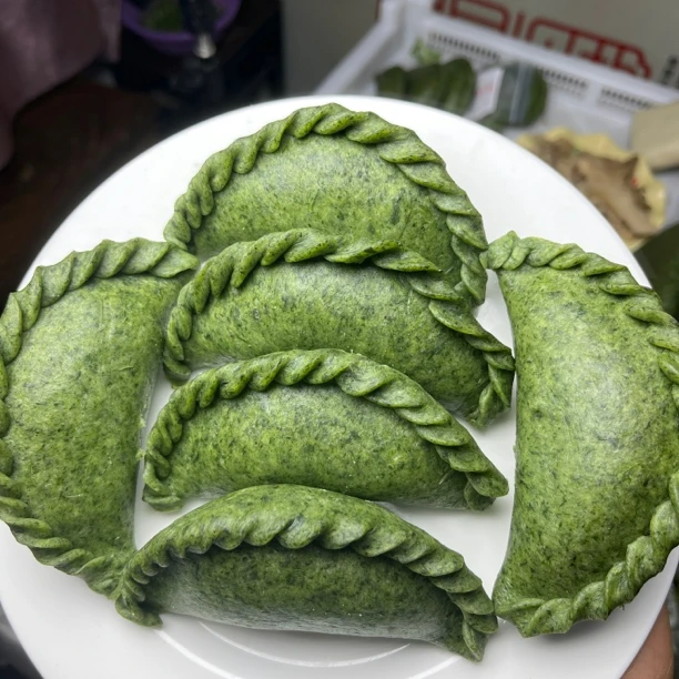 江西特产美食清明果野艾草大米米浆做的青团金溪传统米饺炒团子皮