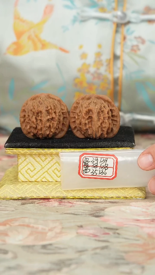 【闪购商品】文玩核桃把件一代楼