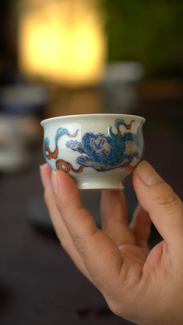 景德镇全手工手绘斗彩狮子炉式杯