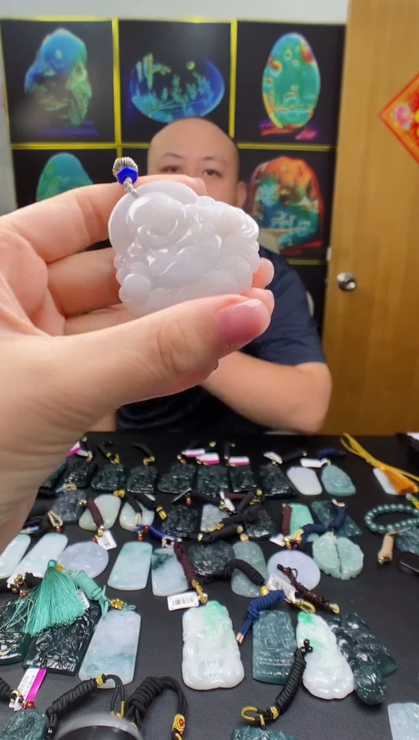 翡翠未镶嵌颈饰多样性发其一