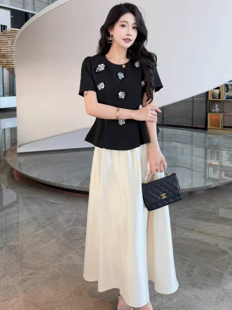 2025年夏季新款时尚套装立体花荷叶边上衣+白色网纱长裙两件套女